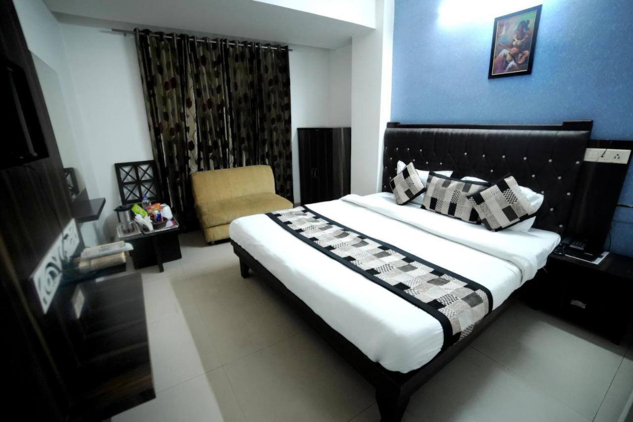 R V Regency Hotel Amritsar Esterno foto