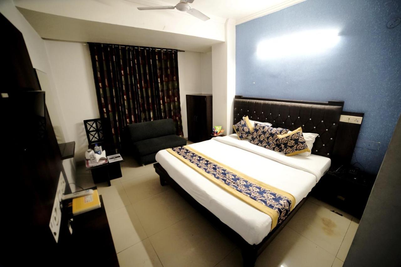 R V Regency Hotel Amritsar Esterno foto